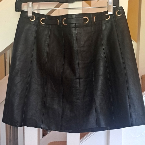 BCBGMaxAzria Black Leather Mini Skirt With Ring Design Sz 8 Excellent